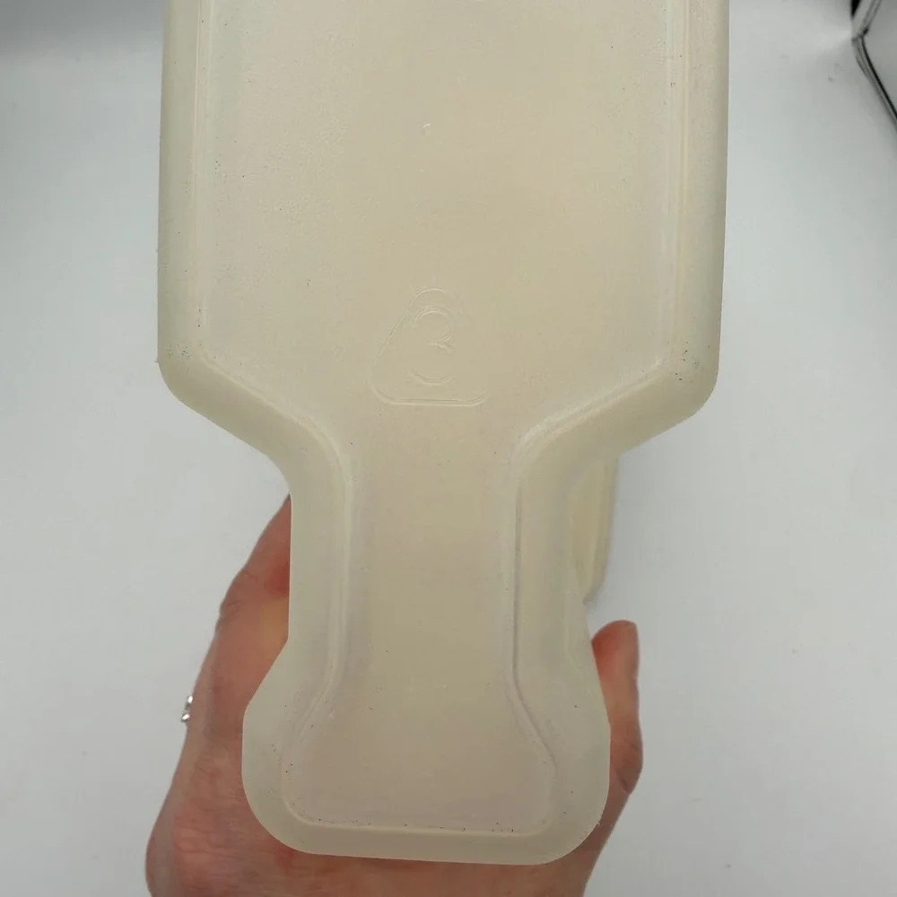 Rubbermaid Servin Saver 13 Cup Cereal Keeper Storage Container Flip Top Almond
